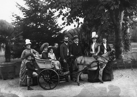 Nadar, La Famille Pereire (vers 1875) Nadar, La Famille Pereire (vers 1875)