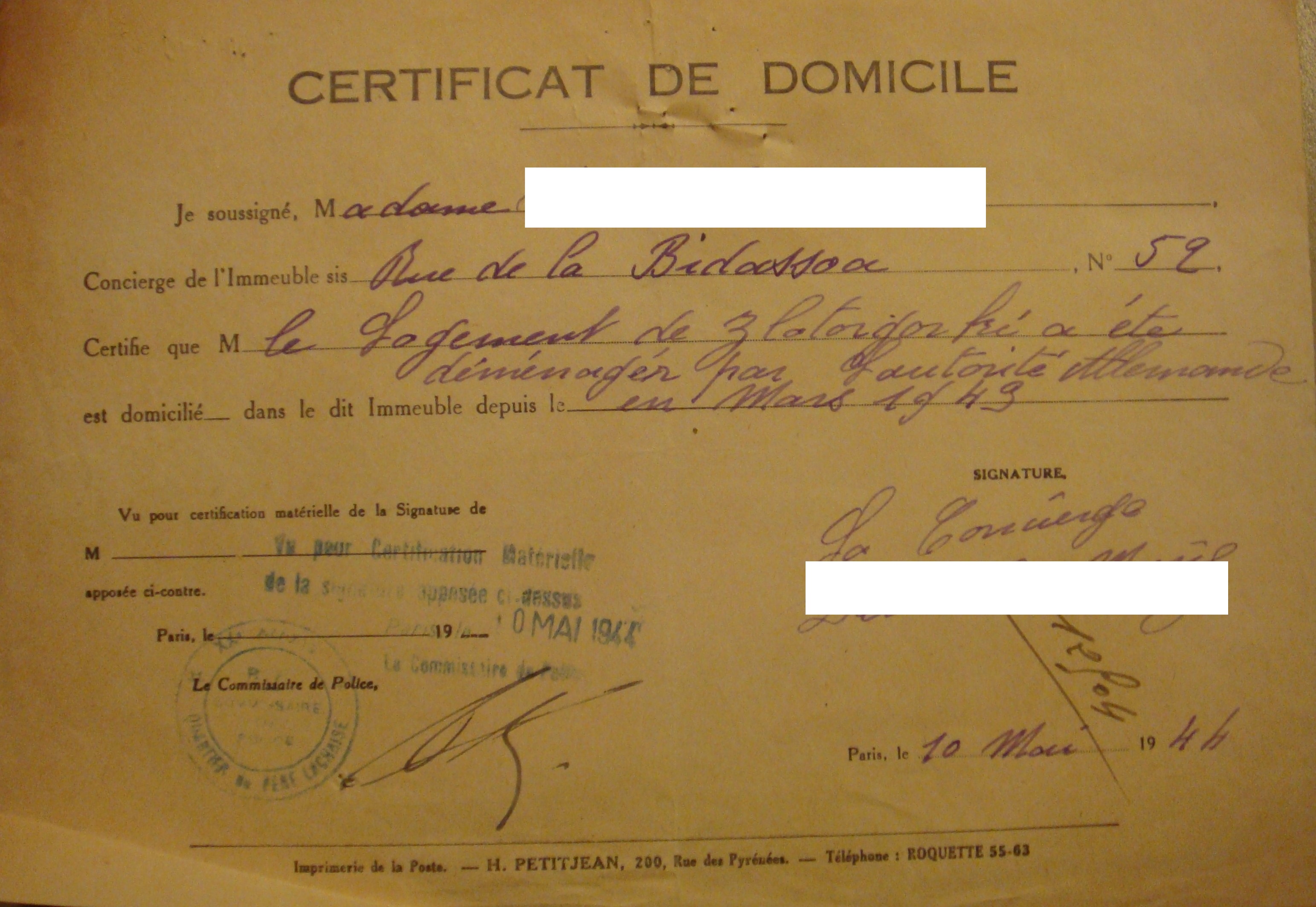 Les concierges font partie du circuit d'information qui fait circuler les appartements, et les formulaires de certificat de domicile sont détournés de leur fonction première, 10 mai 1944. Les concierges font partie du circuit d'information qui fait circuler les appartements, et les formulaires de certificat de domicile sont détournés de leur fonction première, 10 mai 1944.