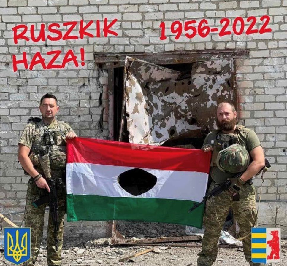 Les soldats hongrois de Transcarpatie combattant en Ukraine commémorent la révolution de 1956 Les soldats hongrois de Transcarpatie combattant en Ukraine commémorent la révolution de 1956