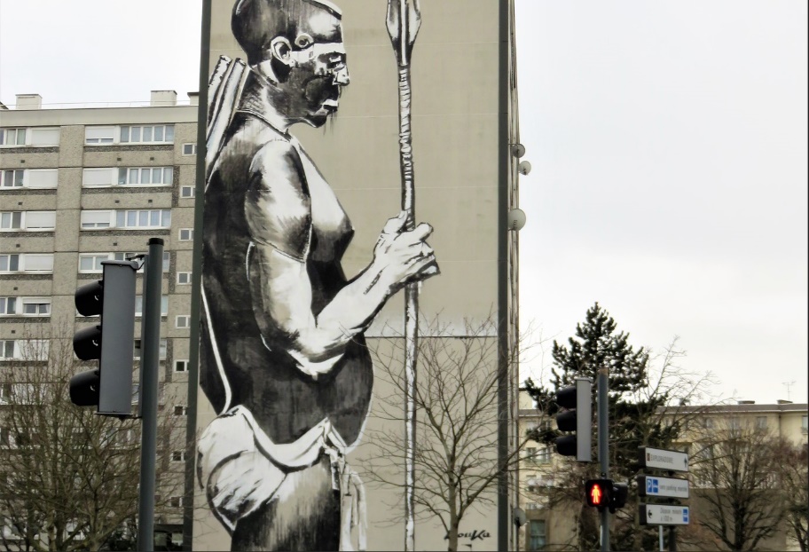 Œuvre de Kouka photographiée à Vitry-sur-Seine, le 28 janvier 2017. Crédit : Ferdinand Feys / Flickr, CC BY-NC-SA 2.0 Œuvre de Kouka photographiée à Vitry-sur-Seine, le 28 janvier 2017. Crédit : Ferdinand Feys / Flickr, CC BY-NC-SA 2.0