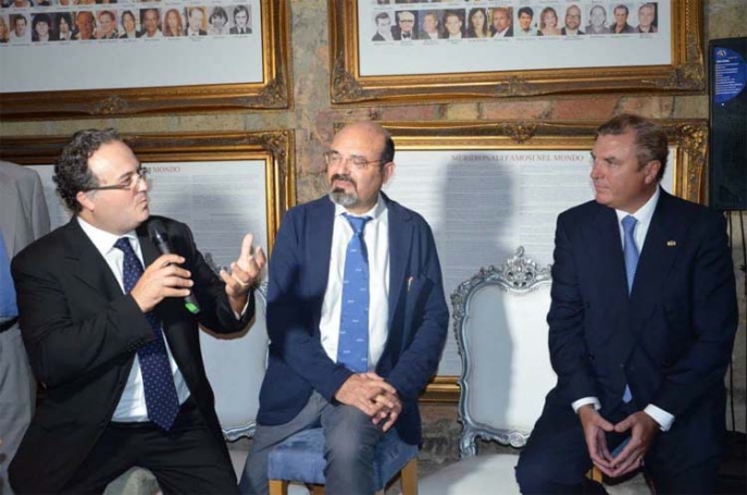 Ventennale della nascita del Movimento neoborbonico, Napoli 26 ottobre 2013, da destra SAR Carlo di Borbone, Pino Aprile, Gerardo de Crescenzo