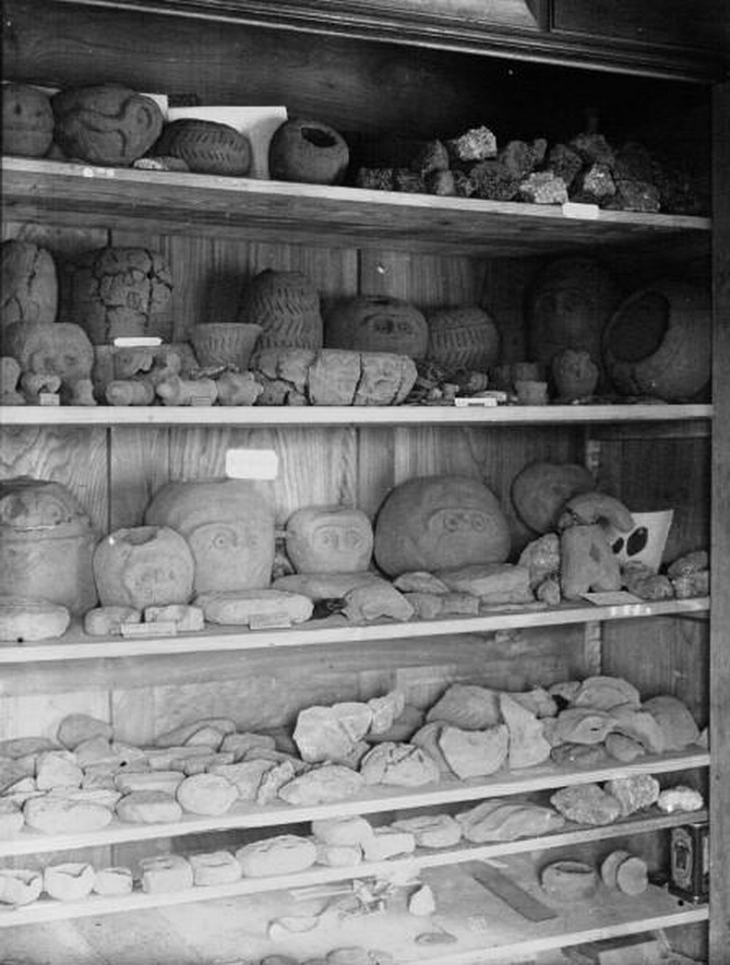 Collections du musée de Glozel, 1927. © Agence Meurisse Collections du musée de Glozel, 1927. © Agence Meurisse