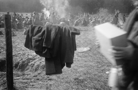 ICRC, Willy Pfister, 04.1945: World War II. Death march from the Oranienburg-Sachsenhausen to the Wittstock concentration camps, V-P-HIST-01548-08