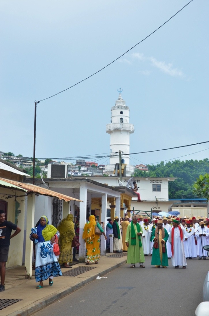 photo en couleur d'un cortège de mariage